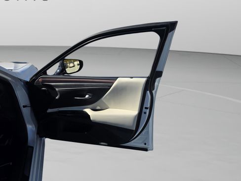 Used 2025 Lexus ES 350 w/ Premium Package image 30