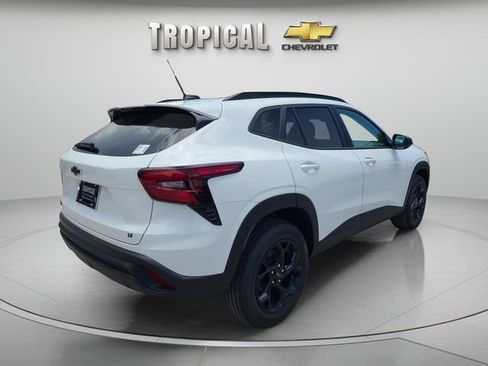 New 2026 Chevrolet Trax LT w/ Midnight Edition FWD image 5