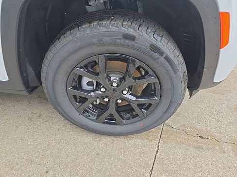 New 2026 Jeep Grand Cherokee Altitude AWD/4WD image 24