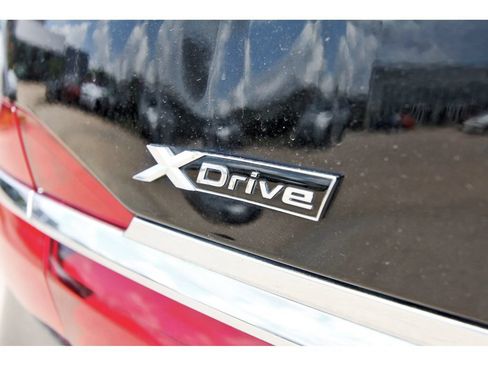 Used 2017 BMW 740i xDrive AWD/4WD image 9