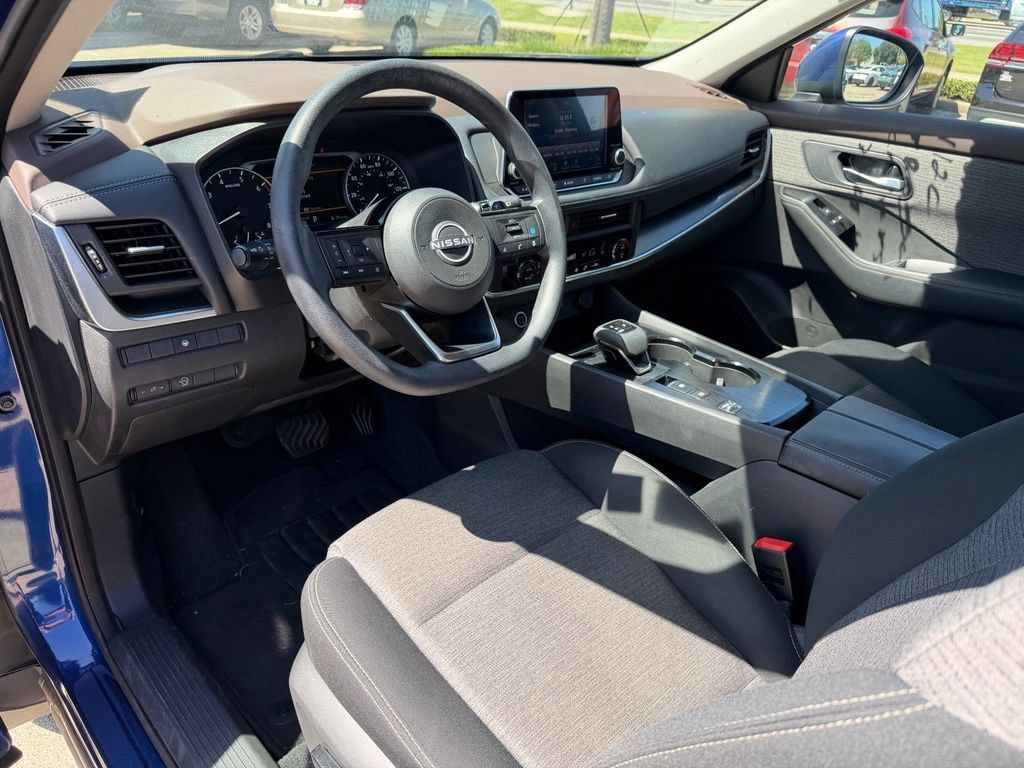Used 2023 Nissan Rogue SV FWD image 7
