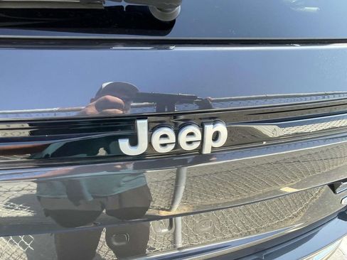 Used 2025 Jeep Grand Cherokee Summit image 28