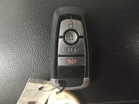 Used 2019 Ford Fusion SE FWD image 32