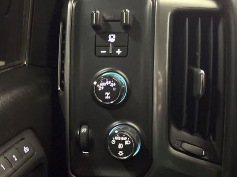 Used 2017 Chevrolet Silverado 1500 LTZ AWD/4WD image 19
