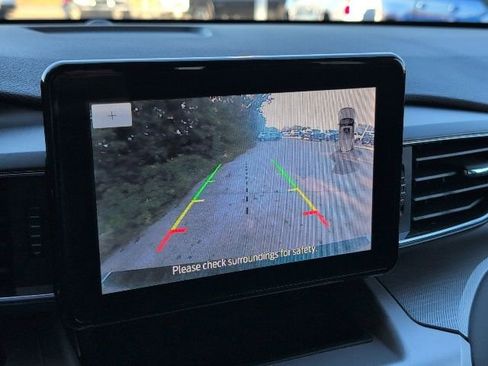 Used 2024 Ford Explorer XLT w/ Equipment Group 202A image 23