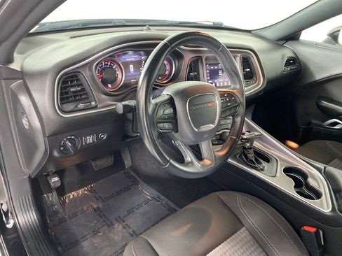 Used 2021 Dodge Challenger SXT image 10