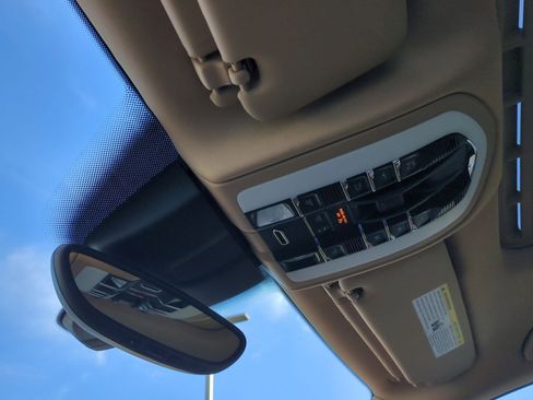 Used 2017 Porsche Cayenne Platinum Edition image 26