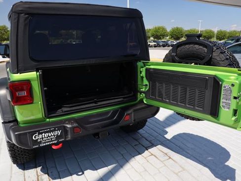 Used 2025 Jeep Wrangler Rubicon w/ Convenience Group AWD/4WD image 8