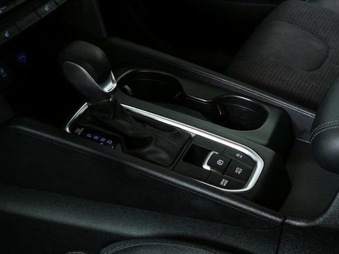 Used 2019 Hyundai Santa Fe SEL image 16