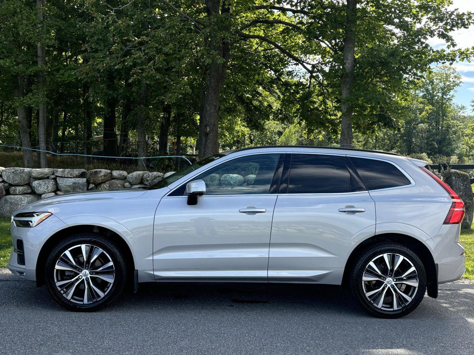 Used 2022 Volvo XC60 B5 Momentum w/ Climate Package AWD/4WD image 12