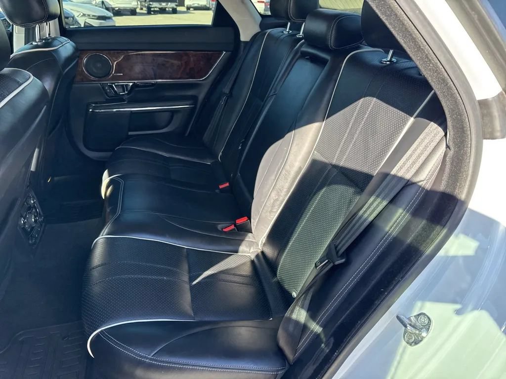 Used 2019 Jaguar XJ R-Sport AWD/4WD image 17