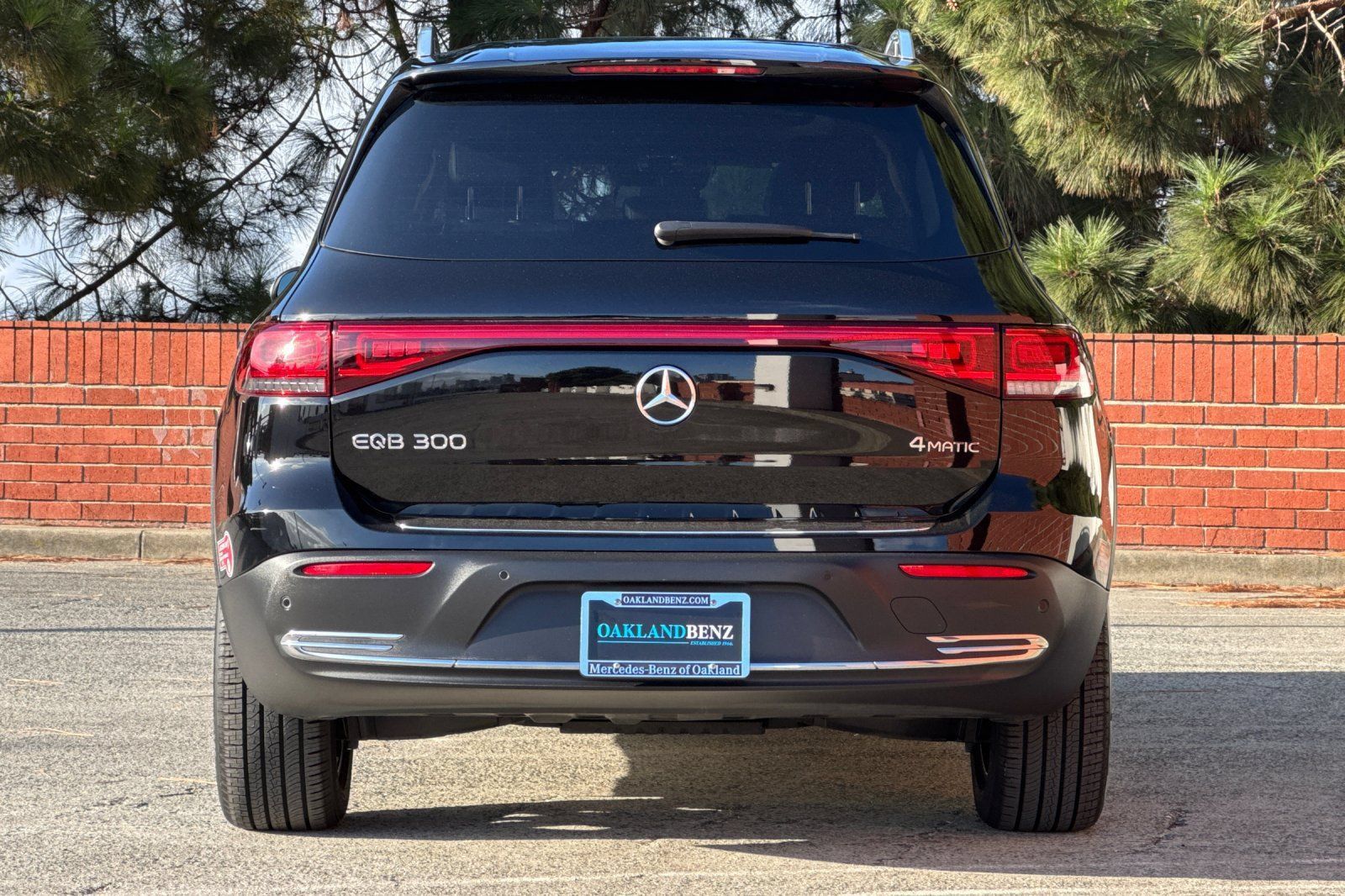 Certified 2023 Mercedes-Benz EQB 300 4MATIC image 5