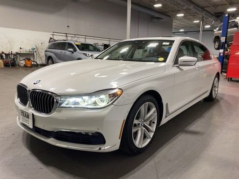Used 2016 BMW 750i xDrive image 3
