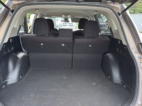 Used 2018 Toyota RAV4 LE FWD image 13