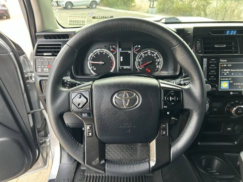 Used 2022 Toyota 4Runner TRD Off-Road image 17
