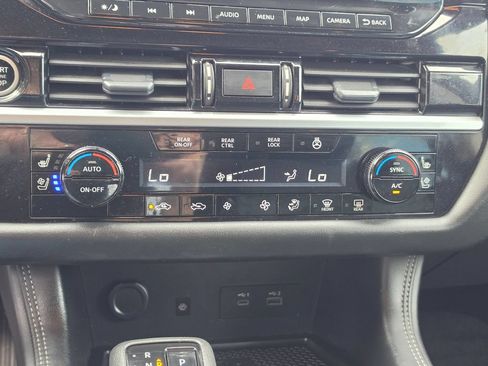 Used 2024 Nissan Pathfinder Platinum FWD image 24