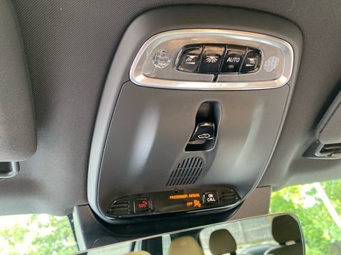 Used 2017 Volvo XC90 T6 Momentum w/ Momentum Plus Package AWD/4WD image 16