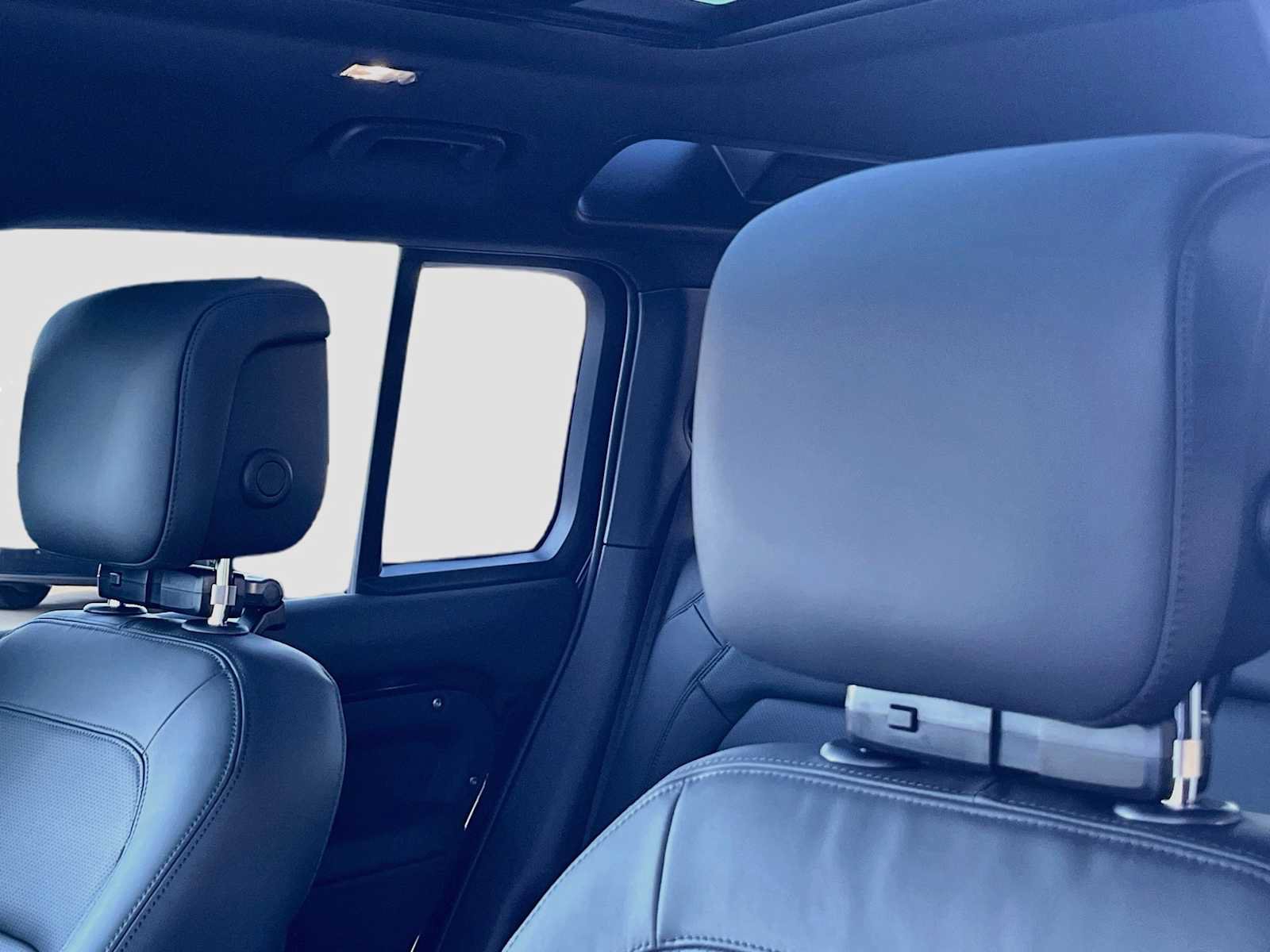New 2026 Land Rover Defender 110 X-Dynamic SE AWD/4WD image 16