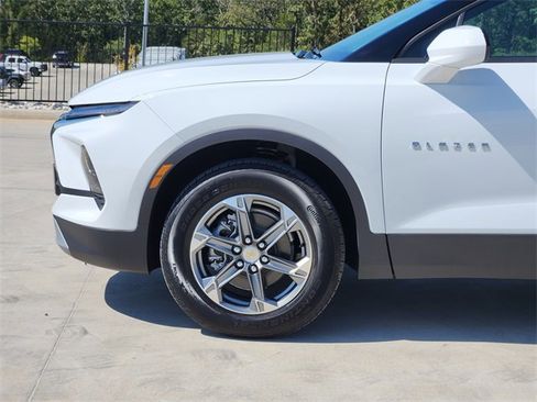 New 2025 Chevrolet Blazer LT w/ Convenience Package image 8