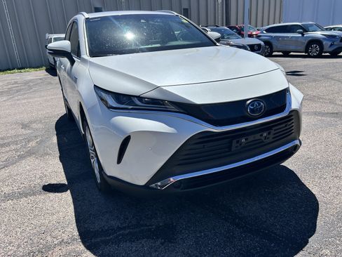 Used 2021 Toyota Venza XLE w/ Softex Package AWD/4WD image 7