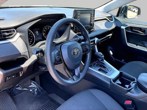 Used 2021 Toyota RAV4 LE FWD image 17