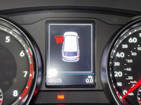 Used 2021 Volkswagen Atlas SE image 26