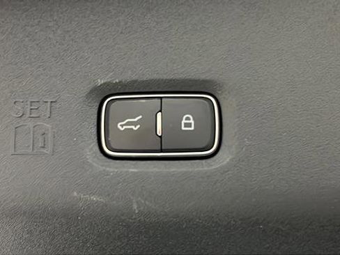 Used 2025 Ford Expedition Platinum image 34