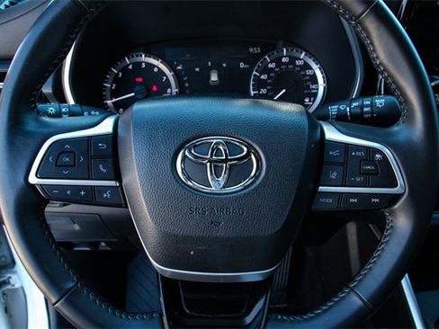 Used 2023 Toyota Highlander XSE image 17