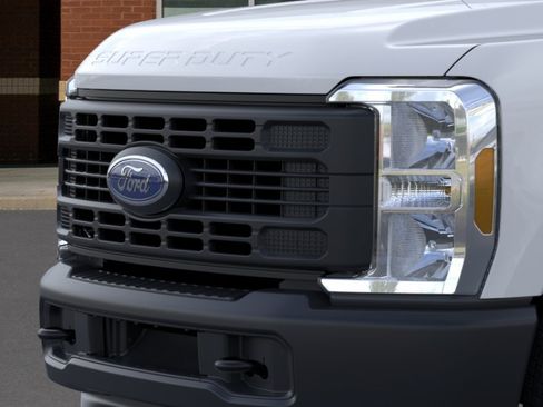 New 2026 Ford F250 XL w/ XL Driver Assist Package RWD image 17