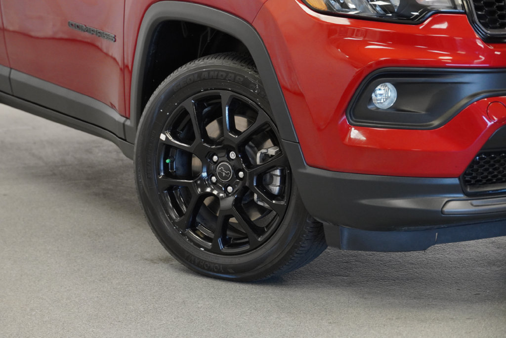 Used 2026 Jeep Compass Latitude AWD/4WD image 9
