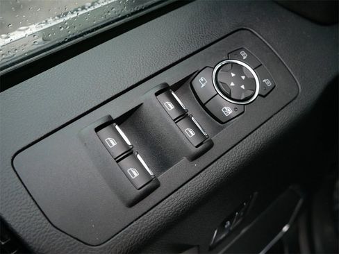 Used 2016 Ford F150 Platinum w/ Equipment Group 701A Luxury image 13