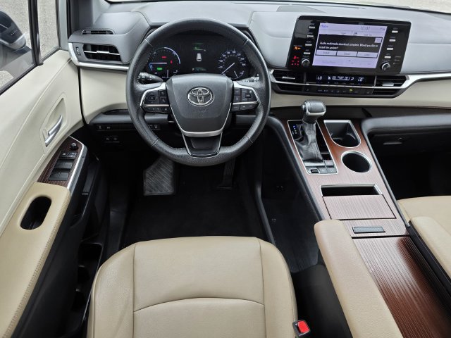Certified 2023 Toyota Sienna XLE FWD image 13