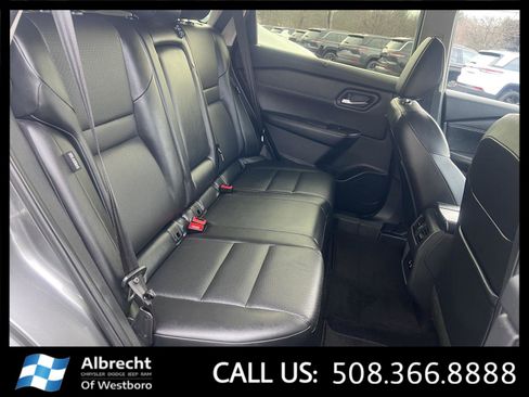 Used 2024 Nissan Rogue SV w/ SV Premium Package image 18