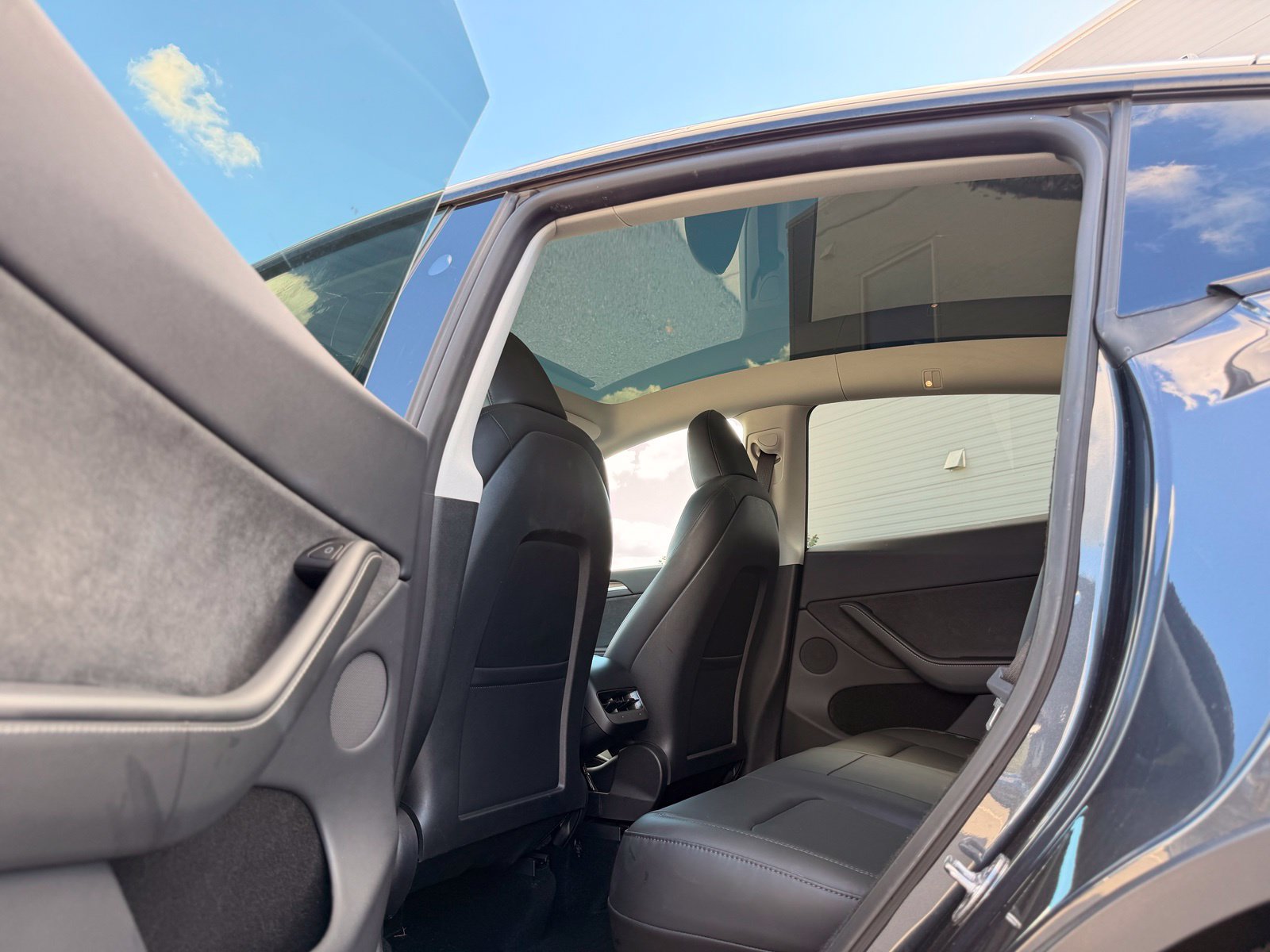 Used 2024 Tesla Model Y Long Range RWD image 19