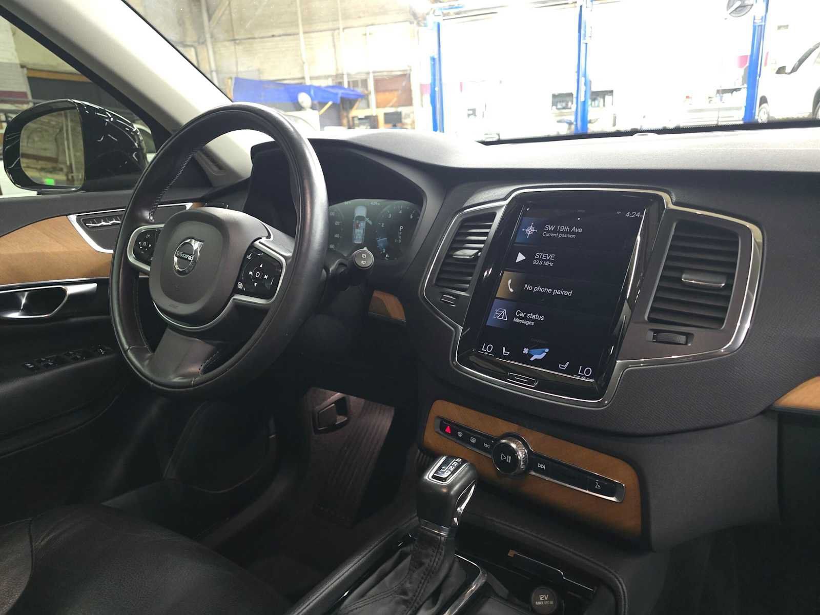 Used 2022 Volvo XC90 T6 Momentum w/ Climate Package AWD/4WD image 11