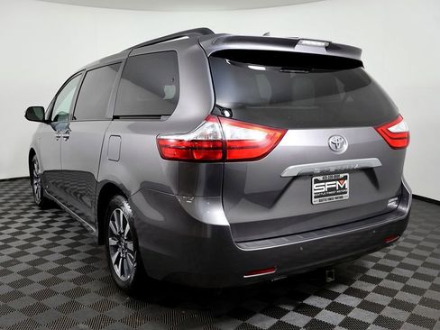 Used 2018 Toyota Sienna Limited image 11