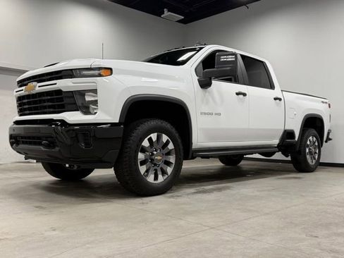 Used 2025 Chevrolet Silverado 2500 Custom w/ Custom Value Package AWD/4WD image 5