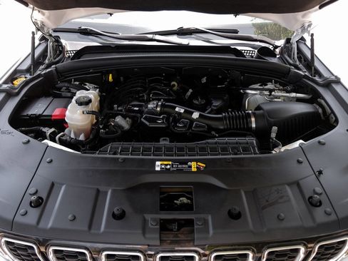 Used 2022 Jeep Grand Cherokee Limited image 7