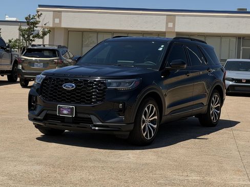 Certified 2025 Ford Explorer ST-Line RWD image 8