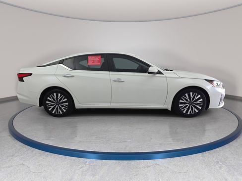 Certified 2023 Nissan Altima 2.5 SV w/ SV Premium Package FWD image 4