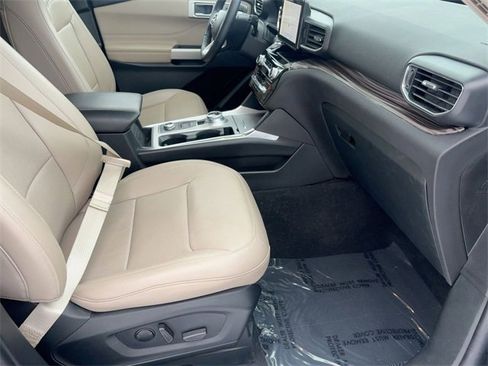 Used 2023 Ford Explorer Limited image 32