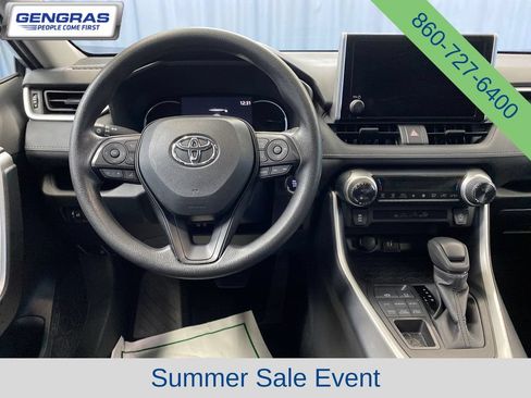 Used 2025 Toyota RAV4 XLE AWD/4WD image 30