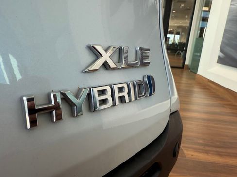 Used 2023 Toyota Sienna XLE image 31