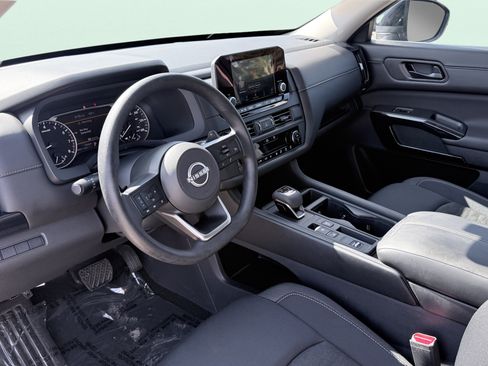 Used 2025 Nissan Pathfinder S FWD image 26