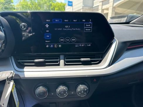 Used 2024 Chevrolet Trax RS FWD image 19