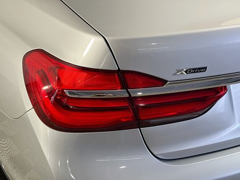 Used 2017 BMW 750i xDrive AWD/4WD image 36