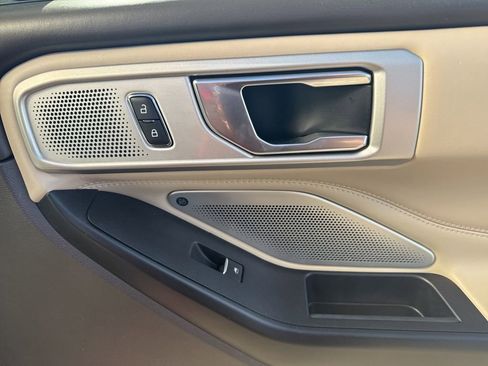Used 2020 Ford Explorer Platinum w/ Premium Technology Package image 35