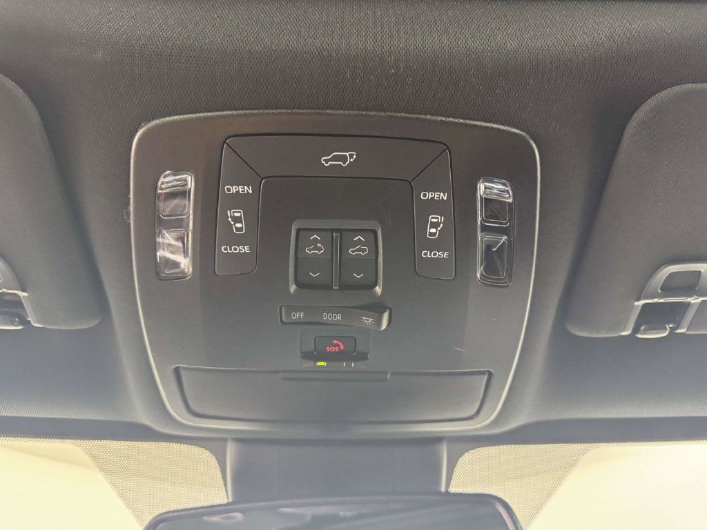 Used 2025 Toyota Sienna XLE Woodland Edition AWD/4WD image 25