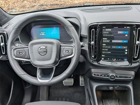 Used 2022 Volvo XC40 P8 Recharge Ultimate image 16