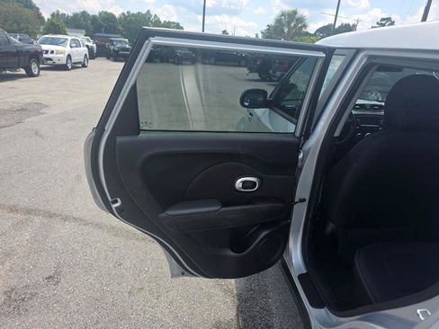 Used 2016 Kia Soul + FWD image 8